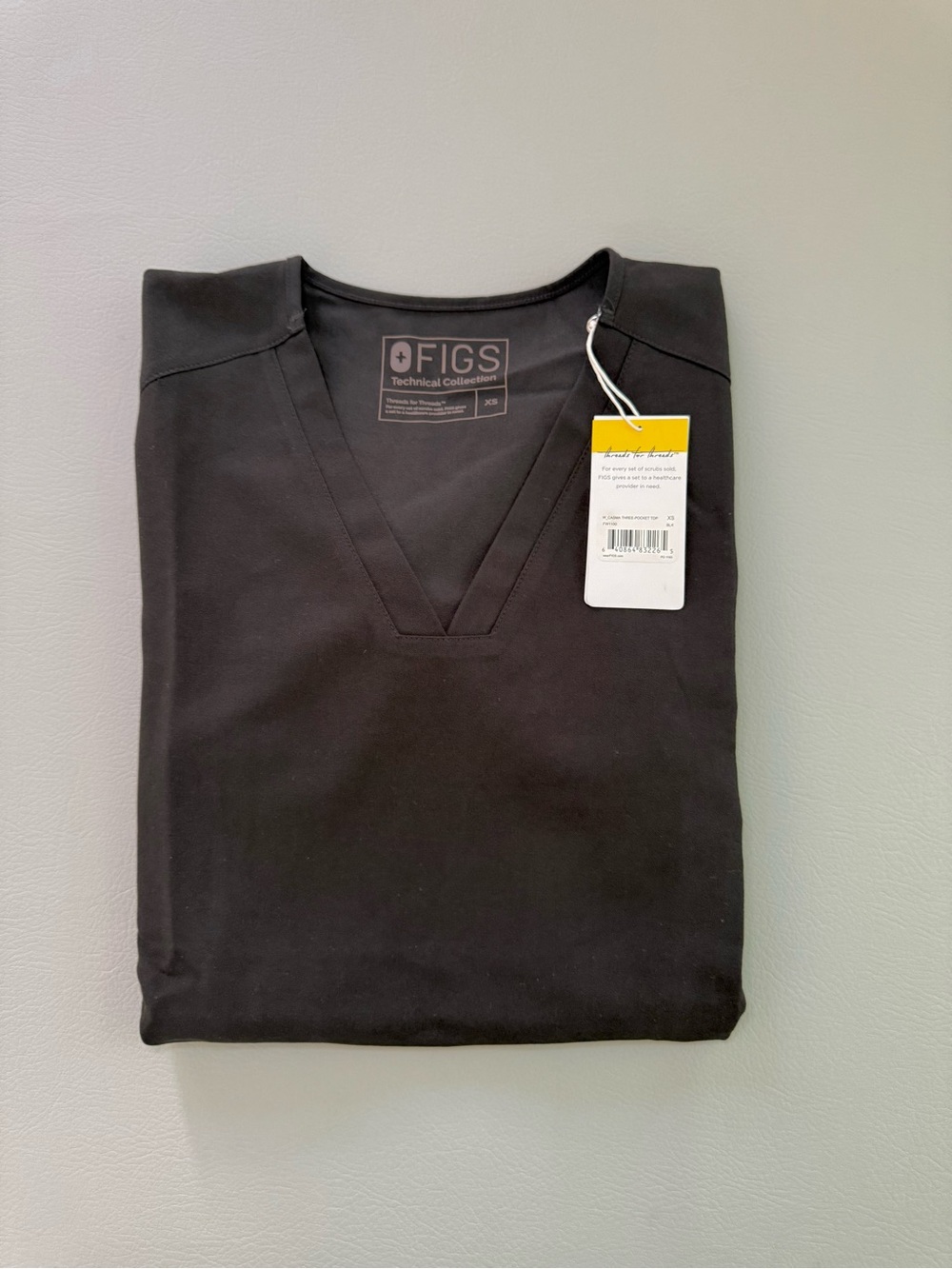 Figs Casma 3 Pocket Scrub Top V Neck Black Women’s XS - New with Tags.